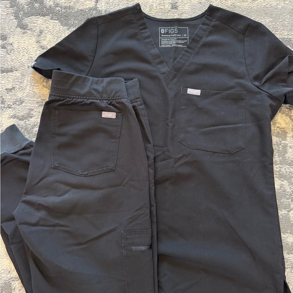 Figs Black Scrub Set